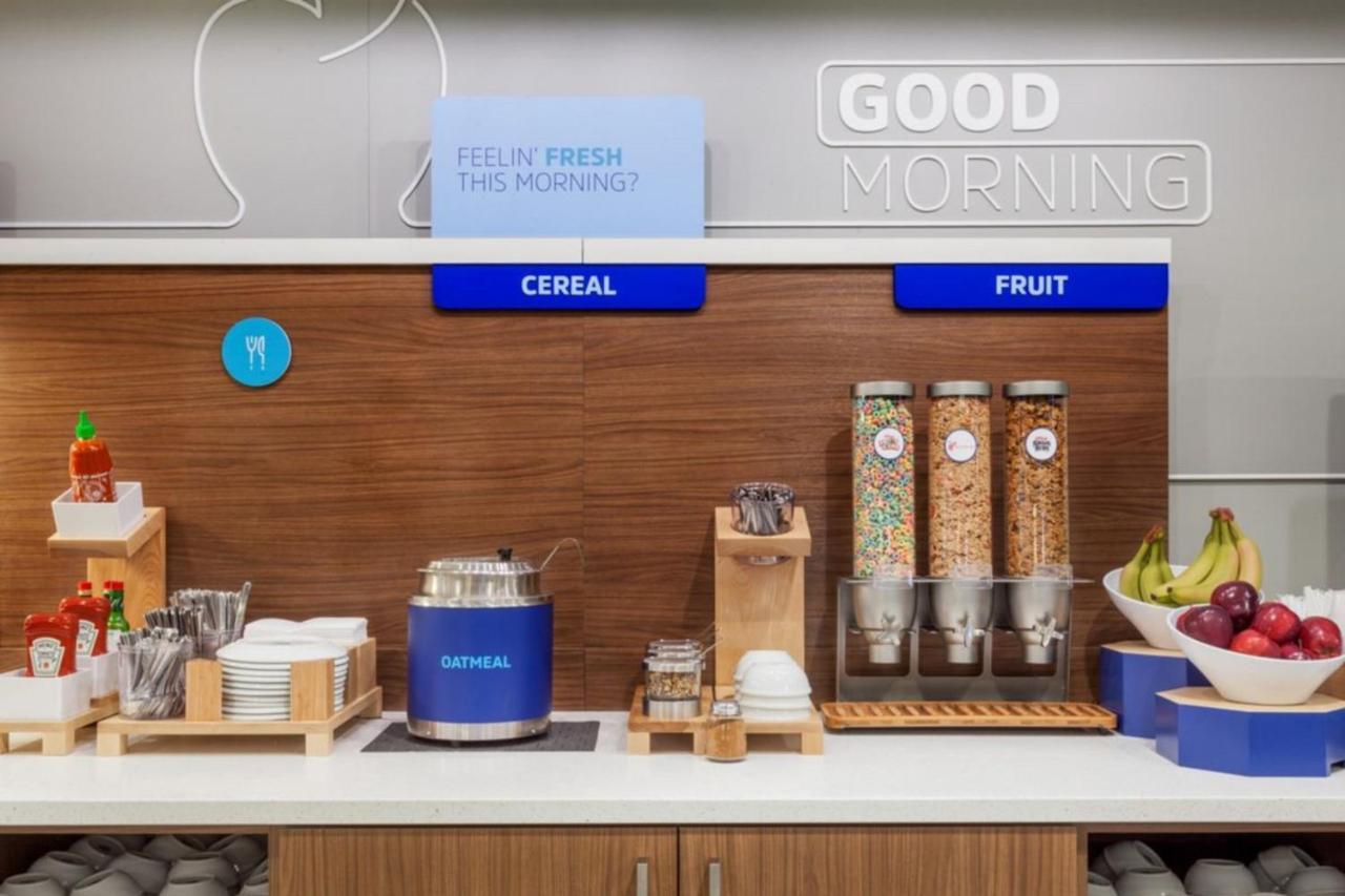 Holiday Inn Express & Suites Windsor East - Lakeshore By Ihg Tecumseh Ngoại thất bức ảnh