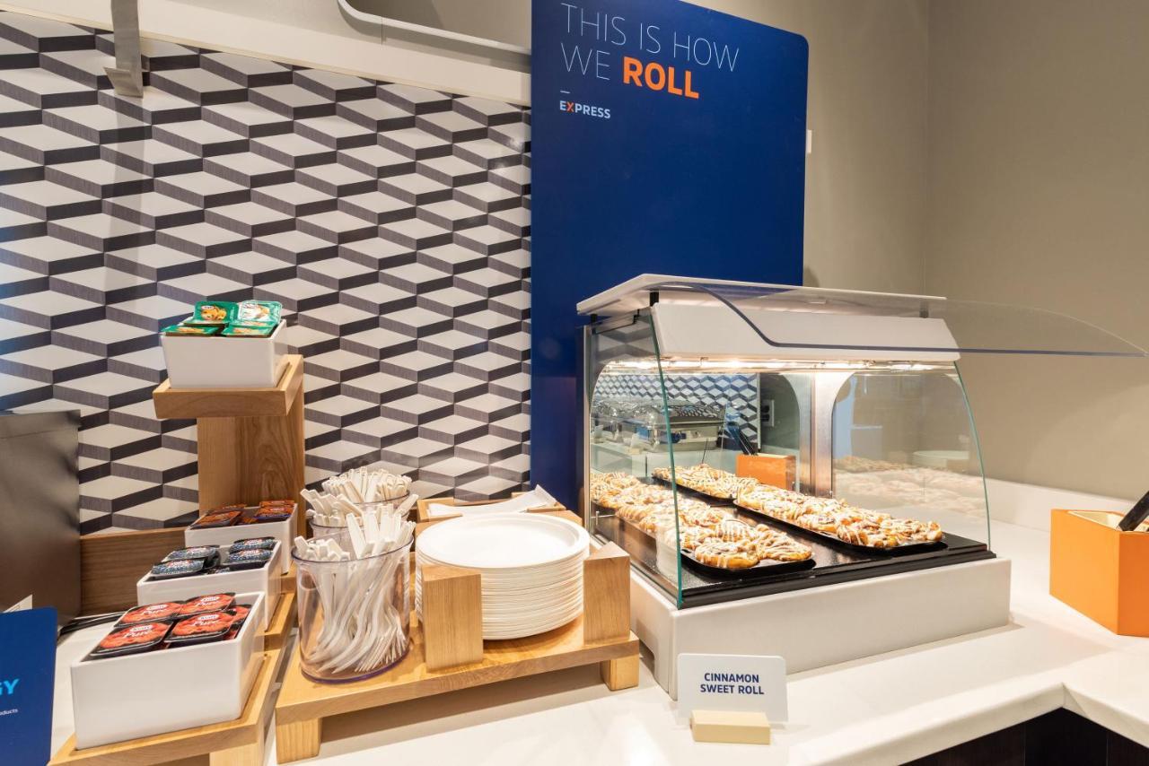 Holiday Inn Express & Suites Windsor East - Lakeshore By Ihg Tecumseh Ngoại thất bức ảnh
