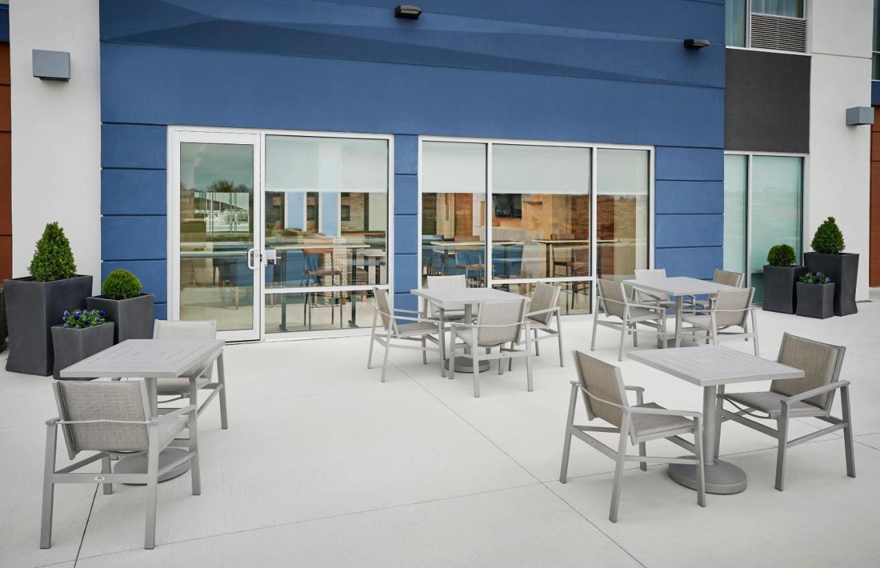 Holiday Inn Express & Suites Windsor East - Lakeshore By Ihg Tecumseh Ngoại thất bức ảnh
