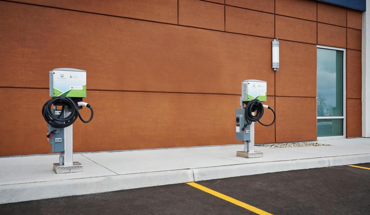 Holiday Inn Express & Suites Windsor East - Lakeshore By Ihg Tecumseh Ngoại thất bức ảnh